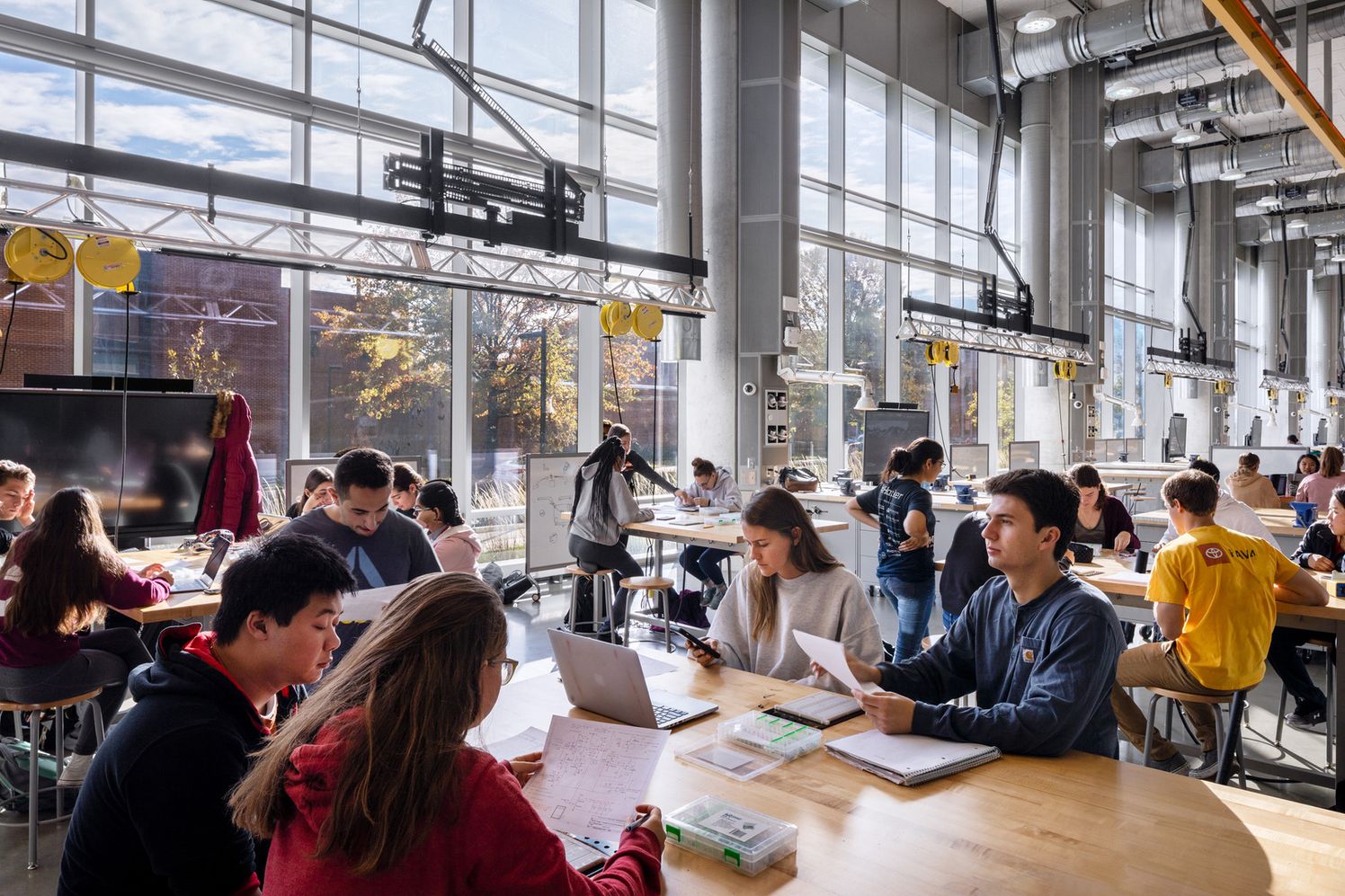 Lab with students in Fascitelli Center for Advanced Engineering at University of Rhode Island