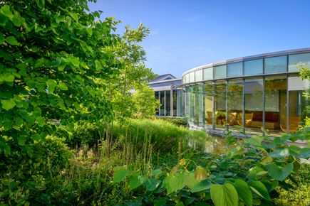 exterior of Ann B Barsher Cancer Institute